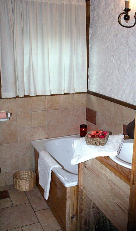 Dworek Wiktorowo Hotel Budki Petrykowskie Kültér fotó