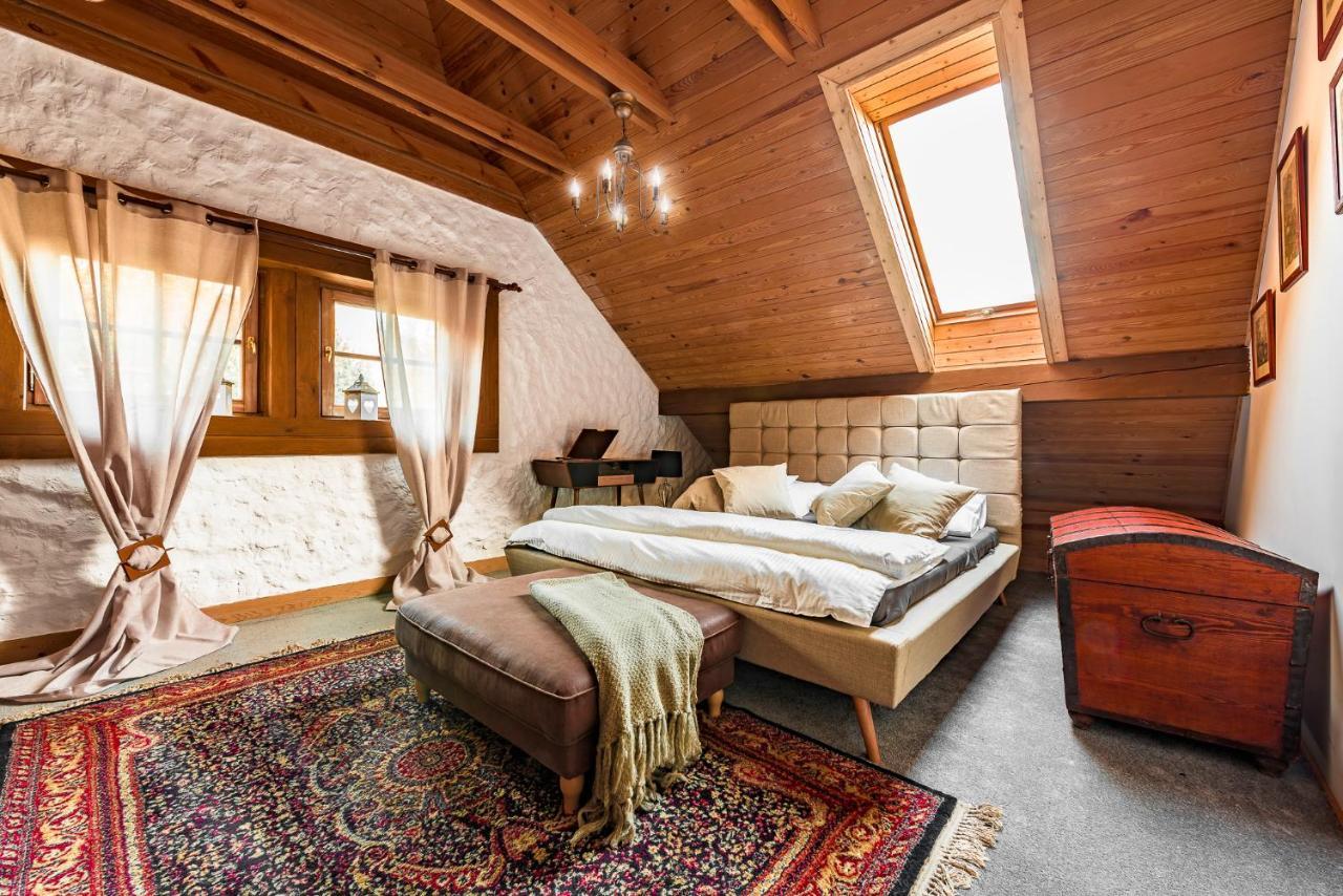 Dworek Wiktorowo Hotel Budki Petrykowskie Kültér fotó