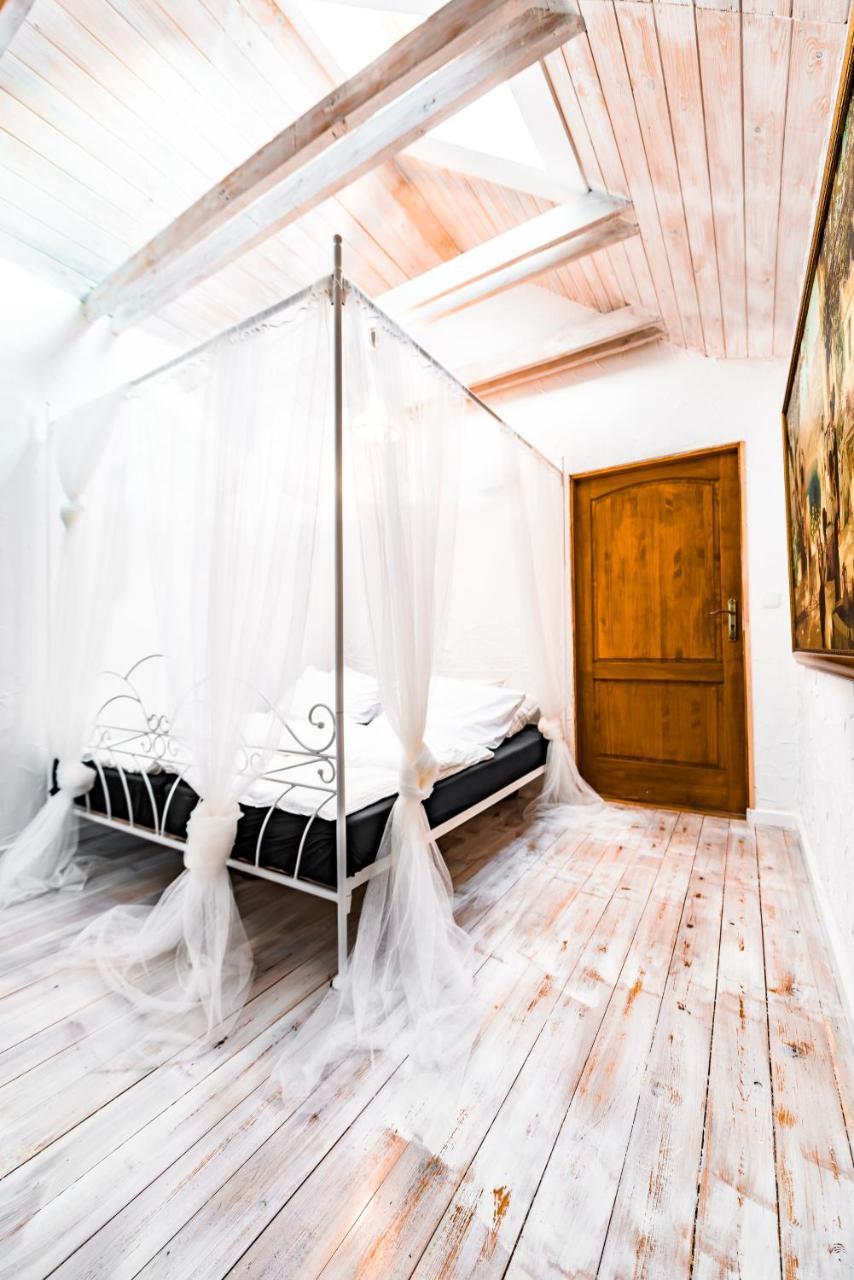 Dworek Wiktorowo Hotel Budki Petrykowskie Kültér fotó